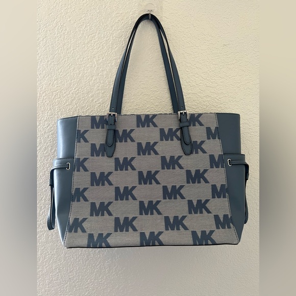 Michael Kors Gilly bag - Picture 3 of 9